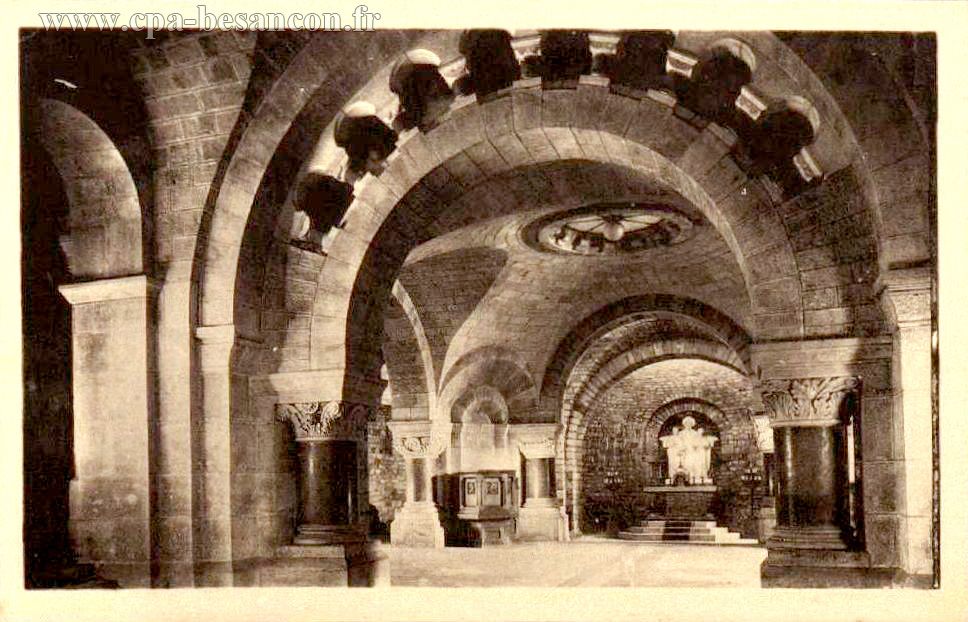 BASILIQUE des SAINTS FERREOL et FERJEUX - BESANÇON - Vue d'ensemble de la Crypte